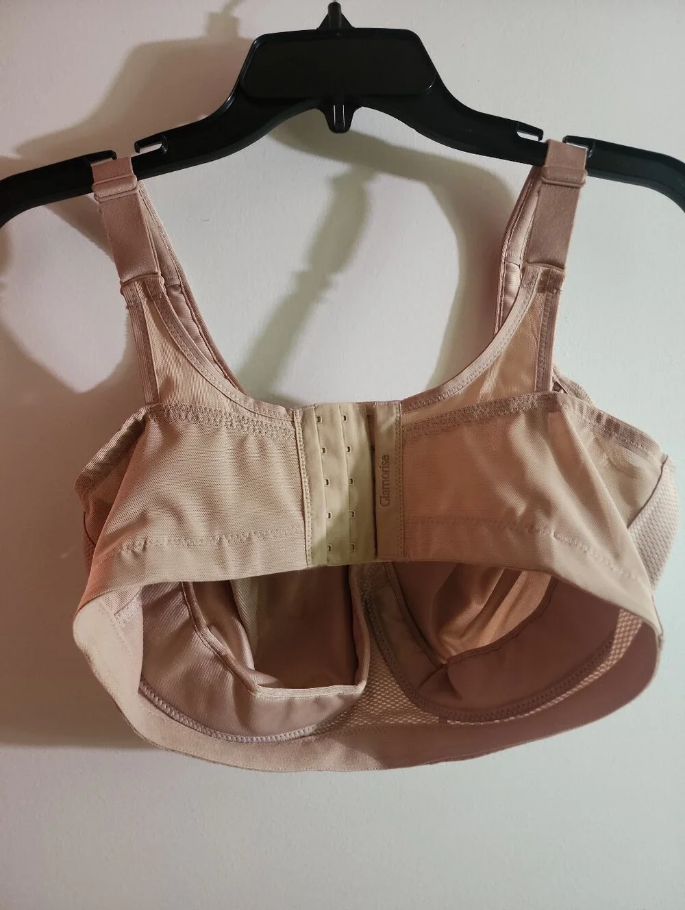 Glamorise Sport  Magic Lift Comfort Support Full-Coverage Nude Bra